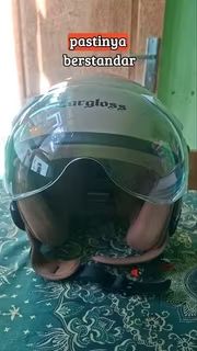 pakelona's tweet photo. Ayo, lihat videoku di Shopee Video!  https://t.co/vlsEQ33pXI #Shopee #helmsni https://t.co/gHuCGlNMxN