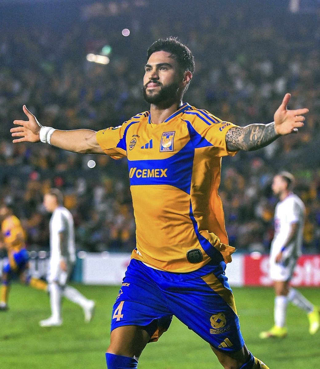 DoubleLNation's tweet photo. Said it once on the @La_U_Times Podcast, Purata could’ve been the next Hugo Ayala. What went wrong? I attribute his decline in performance to a confidence issue. He was a strong player at Atlanta &amp; even got a national team call up when he returned. But he’s never been consistent https://t.co/2fZotYAEIy