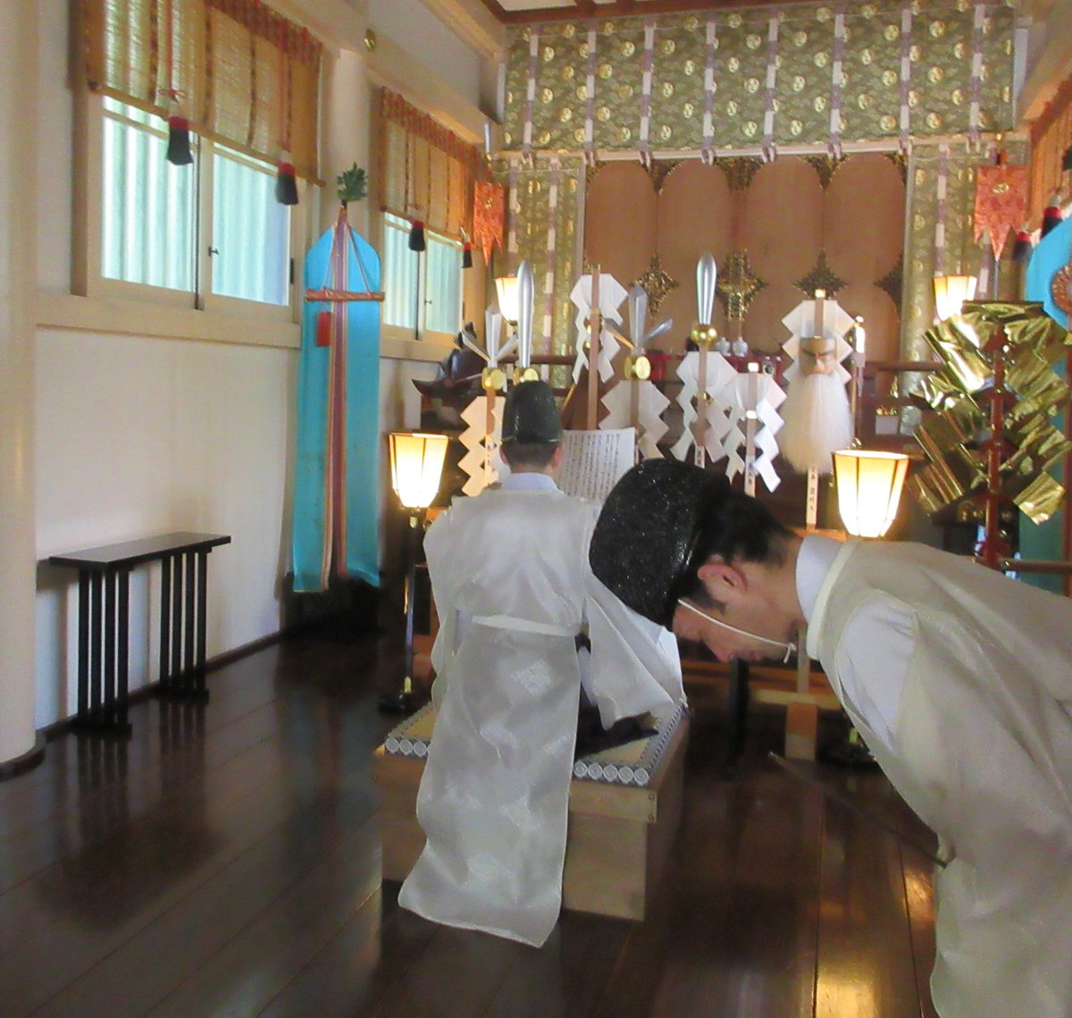 kazzich's tweet photo. 令和8年6月1日　浅間神社例祭・6月月首祭

◎9時30分より境内社･浅間(せんげん)神社の例祭を齋行。
◎10時00分からは当社敬神婦人会の皆様と当社総代会長森野様のご参列の下、月首祭(げっしゅさい)を執行。
◎毎月1日･15日開催の｢神主になる旅｣は男性1名のご参加。

画像1枚目：浅間神社例祭の様子
画像2枚目：月首祭の様子