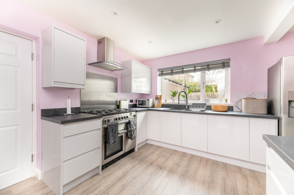 DacresYorkshire's tweet photo. 🏠 5 BEDROOM HOME FOR SALE
📍Eldwick, Bingley
A beautifully presented &amp; extended home with conservatory offering versatile family living. Superb gardens, driveway and garage store.
☎ 01274 560421
https://t.co/e1l7srrZtO

#Eldwick #Bingley #estateagent #yorkshireproperty https://t.co/TNkTnriJNq