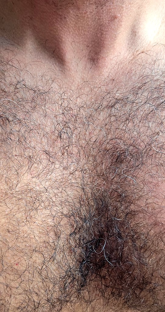 Luchisimoo's tweet photo. Se me llenó el pecho de canas. Quiera o no ya he entrado en mi daddy era 😔 https://t.co/BNhdNo4YTL
