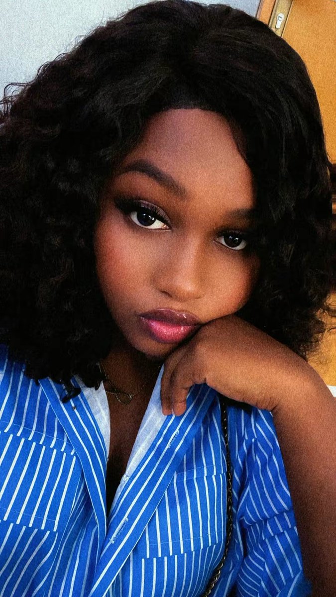 vokaee's tweet photo. Happy new month💙 https://t.co/Q6DxKyq4Yg