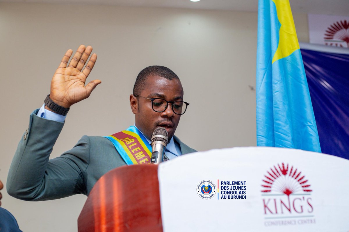 IrisNews_'s tweet photo. 🇨🇩🇧🇮| Le Parlement des Jeunes Congolais au Burundi fait sa rentrée 2026 

📅 Ce samedi 30 mai 2026, le King’s Conference Center de Kinindo, à Bujumbura, a accueilli la cérémonie officielle d’ouverture de la législature 2025-2026 du Parlement des Jeunes Congolais au Burundi.

🏛️ Qualifiée par ses organisateurs de “moment à forte portée institutionnelle”, l’événement a été marqué par la prestation de serment des jeunes parlementaires, qui se sont engagés solennellement à servir leur communauté et leur nation avec loyauté, responsabilité et dévouement, nous ont-ils confié 🤝

👥 La cérémonie n’a pas manqué d’attirer : elle s’est déroulée en présence de plusieurs personnalités, notamment des représentants de l’ambassade de la République démocratique du Congo, des responsables du secteur de l’éducation, des représentants de l’Union africaine à Bujumbura, du Conseil national de la jeunesse du Burundi ainsi que des membres de la diaspora congolaise vivant au Burundi.

🎯 Le Parlement des Jeunes Congolais au Burundi se donne pour mission de promouvoir la participation des jeunes à la vie publique, de renforcer la culture démocratique et de contribuer activement au développement de la communauté congolaise établie au Burundi.

💬 Pour ses membres : “À travers cette initiative, les jeunes Congolais résidant au Burundi disposent d’un cadre d’expression, de réflexion et d’apprentissage du leadership, tout en participant aux débats touchant l’avenir de notre communauté au Burundi.”

🔗 https://t.co/nsvZAErsUf

#RDC #Burundi #IrisNews