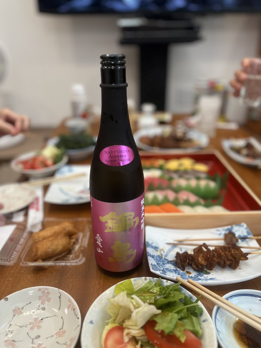 com53183578's tweet photo. 長男の誕生会に、飲んでみたいと言われた日本酒で乾杯🥂 https://t.co/JYP8NnYWTK