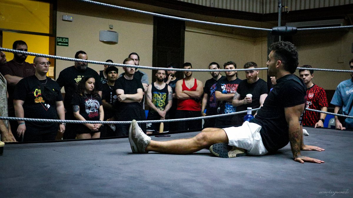 LuchaRebelion's tweet photo. Por si fuera poco lo vivido este fin de semana junto a @TyrisWrestling, tuvimos el inmenso placer de recibir a @AKidWrestler, quien compartió su tiempo para charlar con los luchadores de ambas promociones y felicitar a @LacayoSur por su victoria en la Copa Niño Anónimo 🏆. https://t.co/1xuUrZgnNf