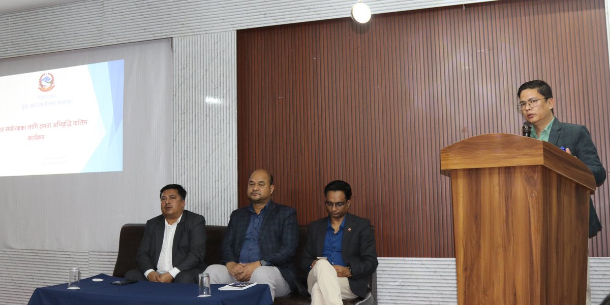 NeppNepal's tweet photo. युवा, श्रम तथा रोजगार मन्त्रालयले सुदूरपश्चिम प्रदेशका रोजगार संयोजकहरूको वार्षिक समीक्षा तथा क्षमता अभिवृद्धि तालिम जेठ १४–१६, २०८३  मा धनगढीमा, आन्तरिक रोजगार व्यवस्थापन महाशाखाका प्रमूख सहसचिव कृष्ण प्रसाद सापकोटाको अध्यक्षतामा सम्पन्न गरियो। https://t.co/lDhlpa622e
