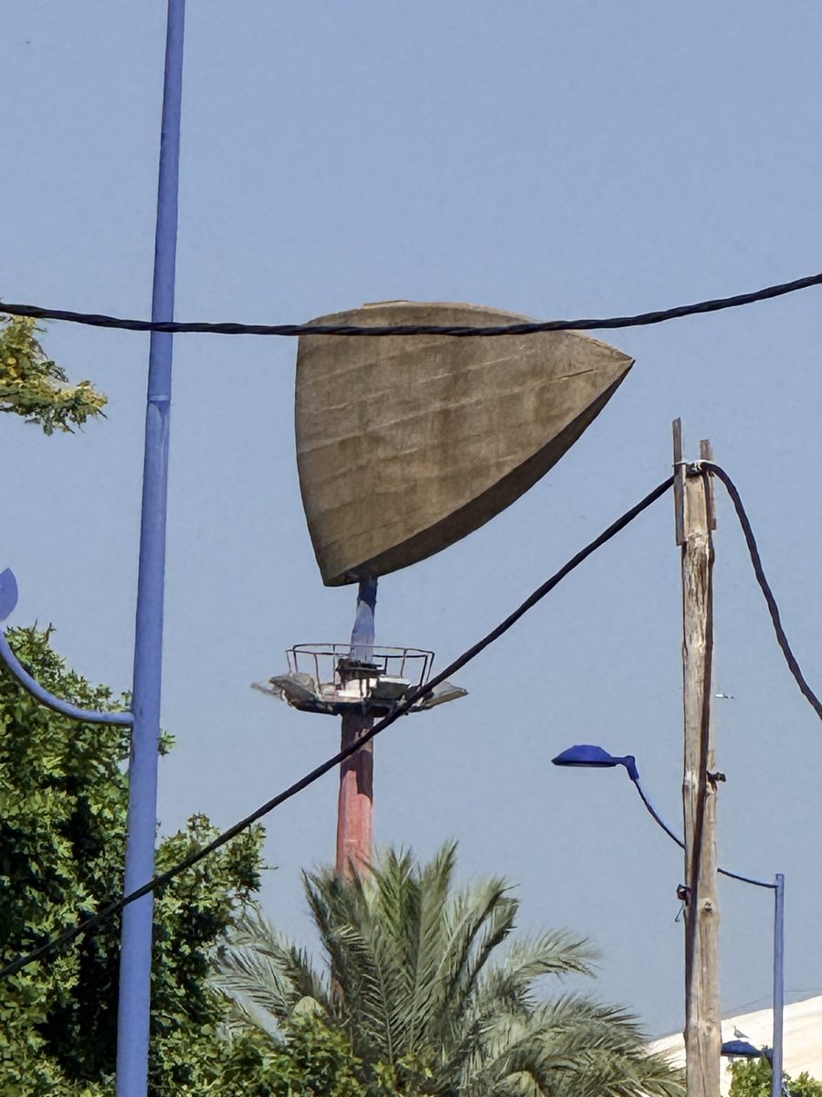 ale_neo_'s tweet photo. Puente de la Barqueta. Bola climática, alcorques, farola vela. Así se mantiene La Cartuja. Del canal, ni hablamos. @Ayto_Sevilla @jlsanzalcalde https://t.co/JwOVXfKFMg