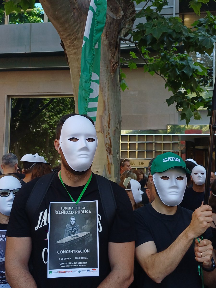 SATSE_CV's tweet photo. Los sindicatos sanitarios SATSE, CCOO, UGT, CSIF, SAE, INTERSINDICAL SALUT-IV y SIMAP se estan concentrando a las puertas de la Conselleria de Sanidad @GVAsanitat para escenificar, de manera simbólica pero profundamente real, el funeral de la #SanidadPublica de la Comunitat https://t.co/COYK5O9YST
