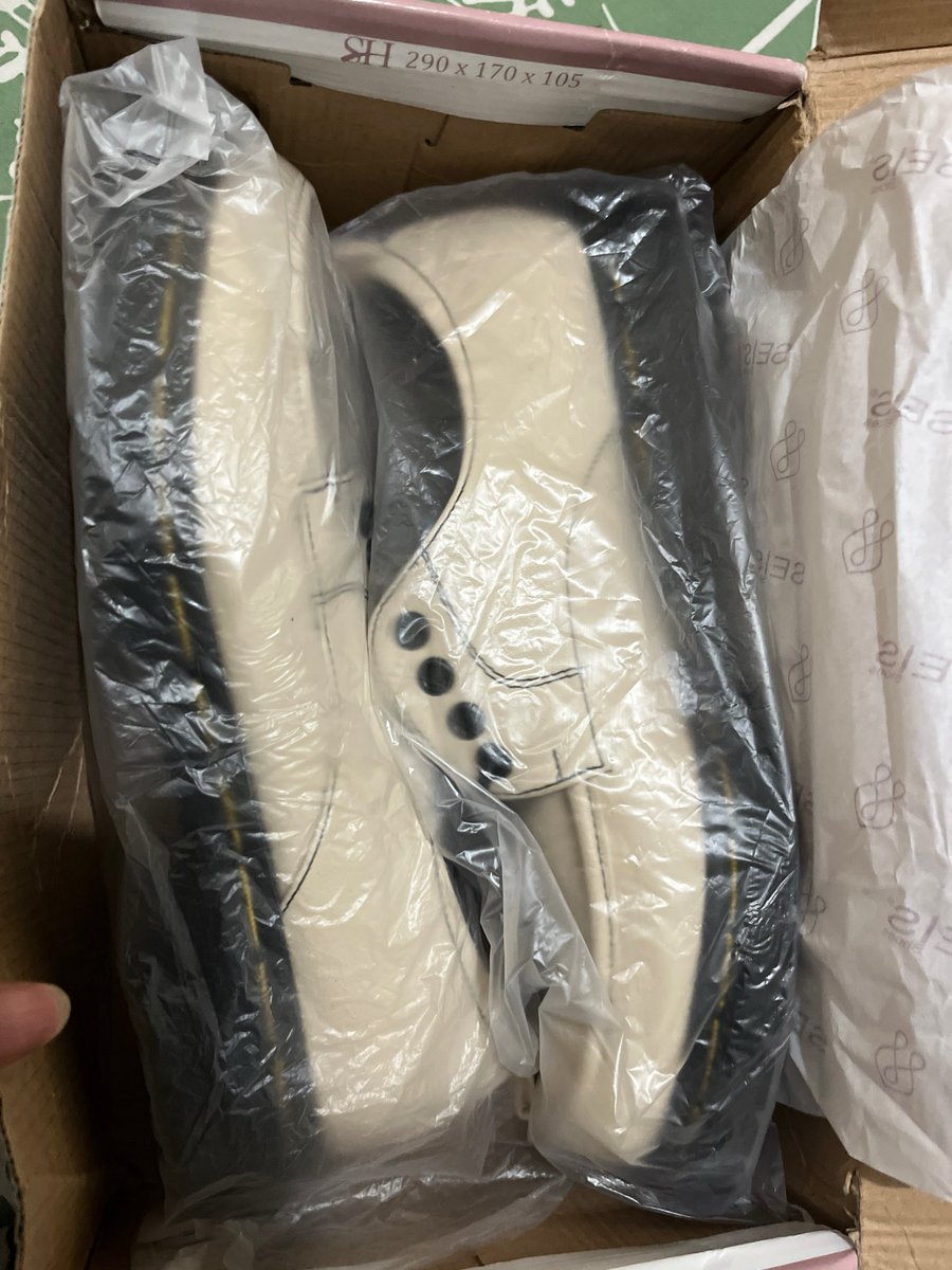 itssyesye's tweet photo. wts Seis Versy Sepatu Docmart Wanita warna Cream size 40
dijual karena kegedean. masih new banget
jual rugi! pc for detail https://t.co/4mlF9vffyY