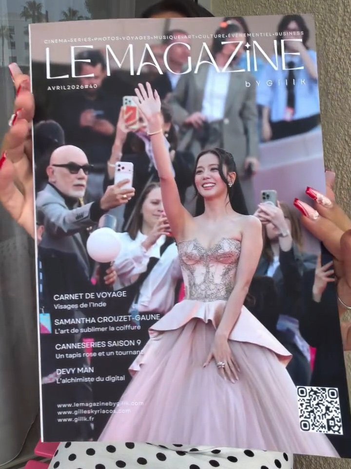 BLACKPINKBRASIL's tweet photo. Jisoo estampa a capa da revista LE MAGAZiNE N°40 (edição de abril de 2026) por sua participação no Festival de Cannes.

Ela é a primeira celebridade asiática a aparecer na capa da revista francesa sediada em Cannes, fundada por Gilles Kyriacos.

#JISOO #BLACKPINK https://t.co/kgl72cDS33
