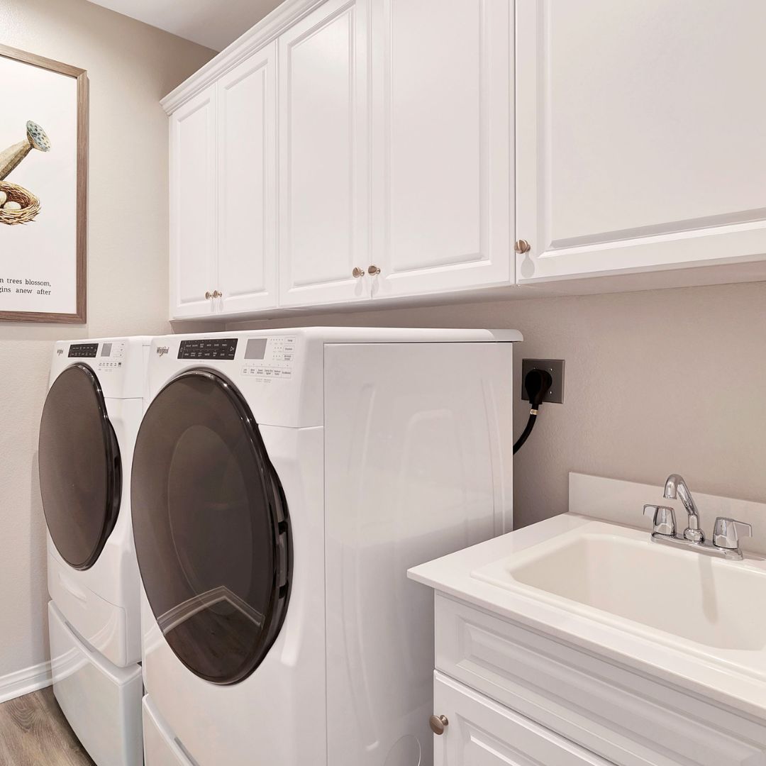 kbhome's tweet photo. When you build with KB, you can personalize your home with smart technology that fits your lifestyle. #Whirlpool® smart dryers feature AccuDry™ sensor technology to help prevent overdrying and automatically stop when clothes are dry. 

Learn more → https://t.co/iT04oc3suM https://t.co/9ixz2cYn72