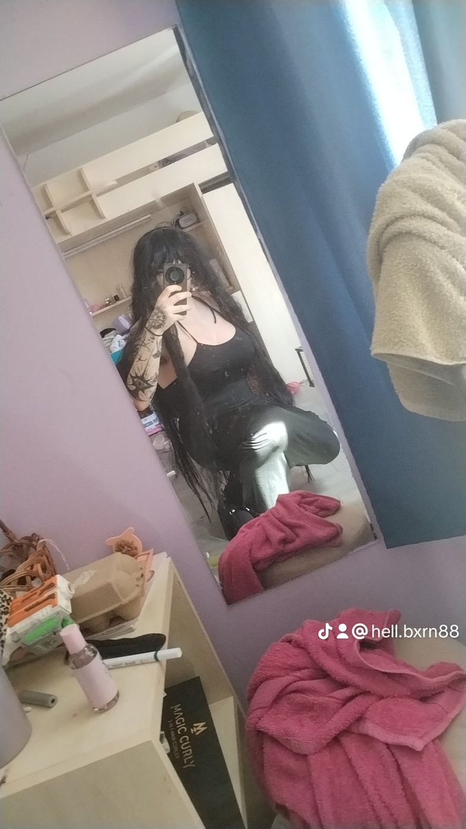 hell_bxrn tweet picture