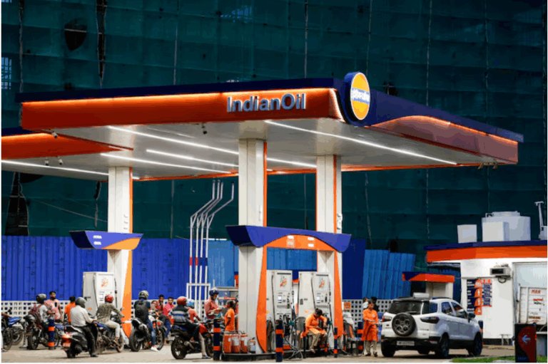 SolweziToday's tweet photo. Zambia Continues Freezing Petrol Costs Amid Middle East Supply Nightmare

Zambia’s Energy Regulation Board (ERB) on Sunday stunned markets by holding petrol prices steady at K27.15 per litre, despite surging international crude costs fueled by... https://t.co/mvb3lT0qgi https://t.co/UpsdTvKo1c