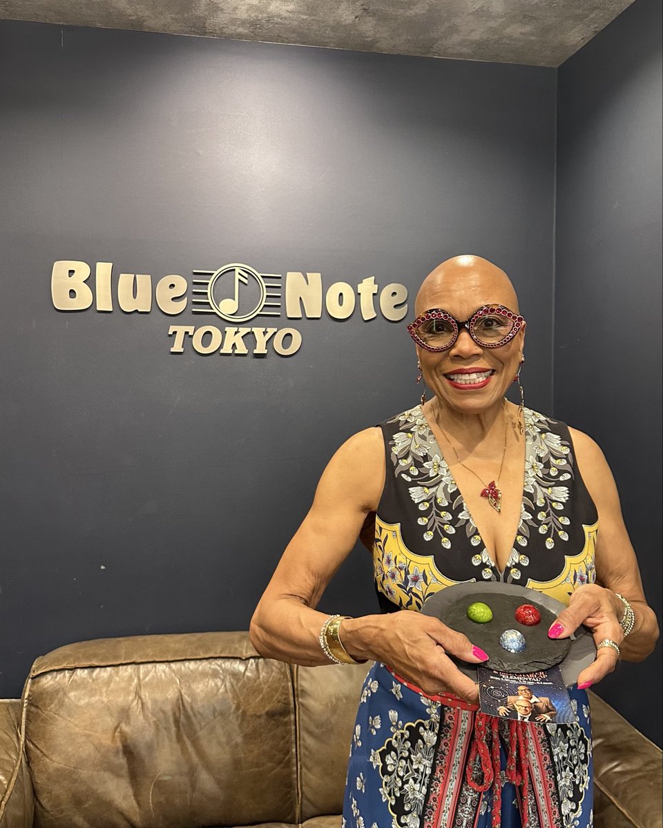 BlueNoteTokyo's tweet photo. 【Special Announcement】
ブルーノート東京 グランドメニューにて提供中の“自家製ショコラ3種”が、ディー・ディー・ブリッジウォーター & ビル・チャーラップ公演仕様に！二人が奏でる「Elemental」な��界をイメージしました🪐

［Dry Gin and Milk / Passion Fruit and Lime / Sour Cherry ］ 
*画像手前から時計回り

ディー・ディーさんも大絶賛！この公演限りの数量限定ショコラをぜひライヴとご一緒にお楽しみください。

DEE DEE BRIDGEWATER & BILL CHARLAP "Elemental"
2026 5.30 sat., 5.31 sun., 6.1 mon.
https://t.co/OpjjzzERfU　

@ddbprods