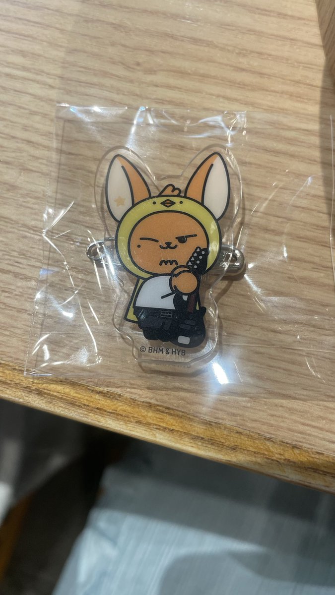 satomitorio's tweet photo. TOMORROW X TOGETHER
トゥバ TXT 交換 モアコン MOACON
ポップアップ グッズ プルバトゥ アクリルバッジ　大阪

譲）　ファンチュン　ギター

求）　ダゴニャン　モア棒

現在梅田におります！
お気軽にお声がけください🙇‍♀️ https://t.co/kKipfBzqmA
