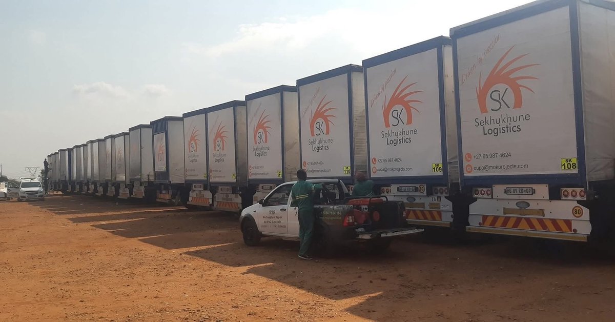 KatlegoMaseng1's tweet photo. Meet Oupa Sekhukhune, the founder and CEO of Sekhukhune Logistics, a transport powerhouse built from the heart of Sekhukhune, Limpopo. 

What started as a vision has grown into a logistics empire with more than 100 trucks moving goods across South Africa.

He is creating jobs, driving economic growth, and proving that world-class businesses can be built from rural communities..🚛📈👏