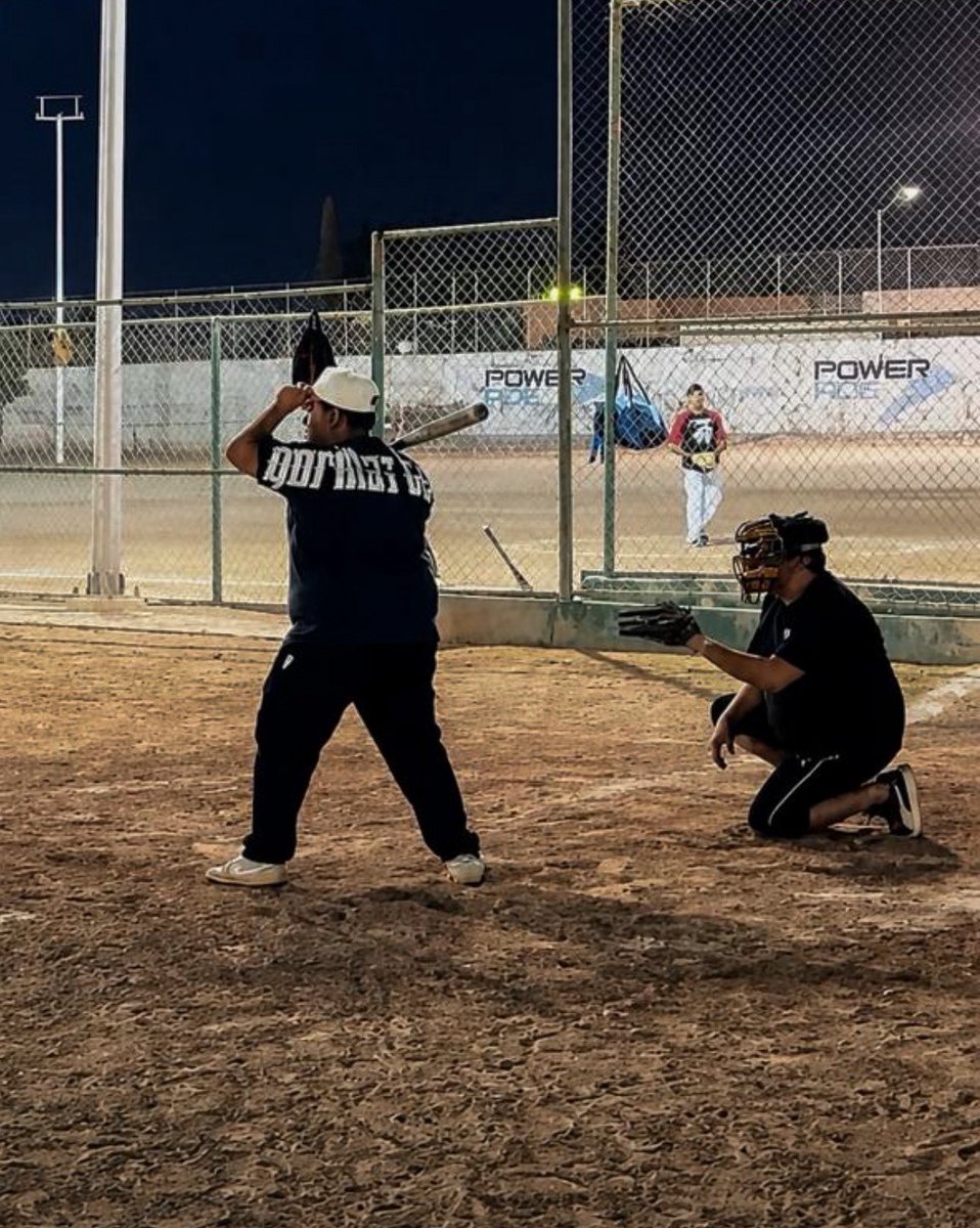 jaredhdz30's tweet photo. 🥎 https://t.co/cXnW0aEf4A