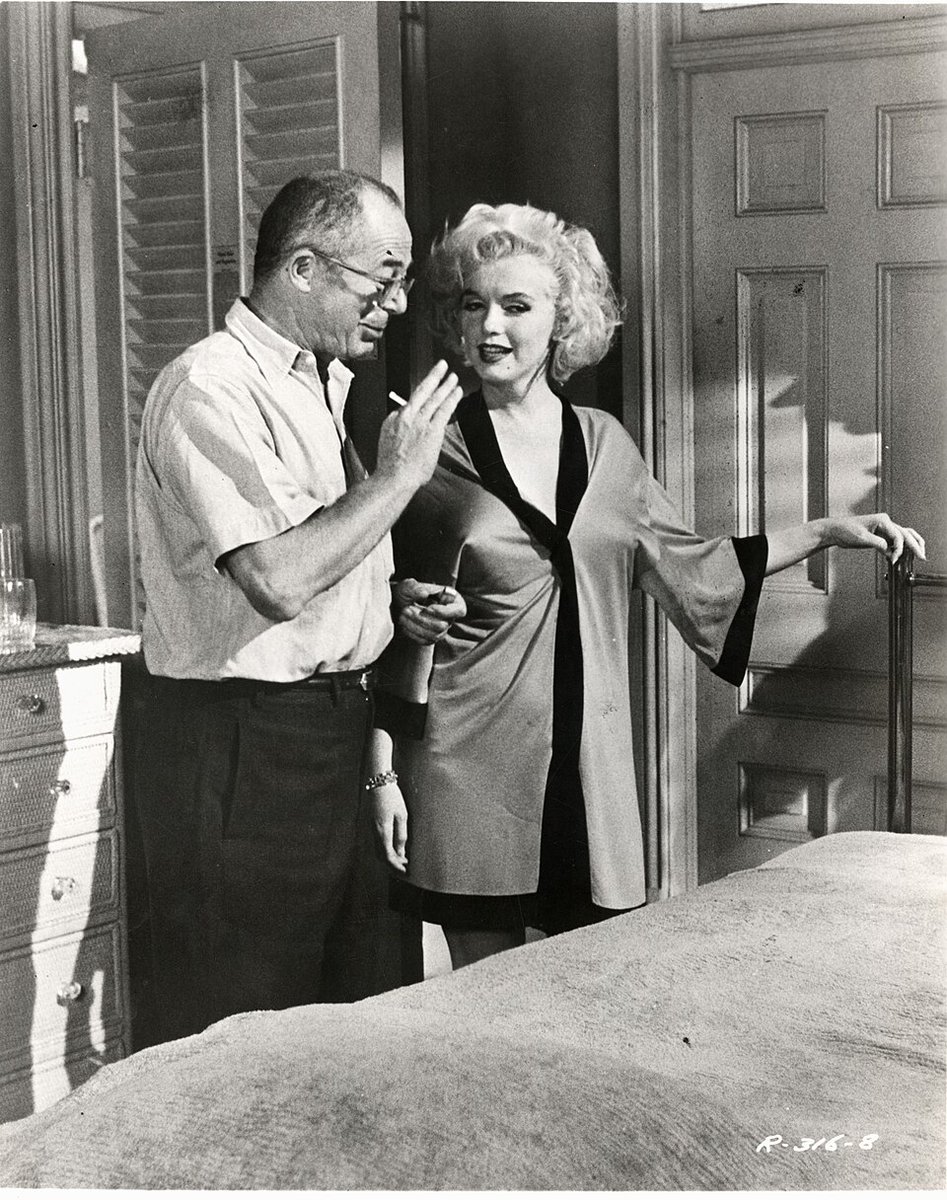 O_Thursday's tweet photo. Marilyn Monroe #BOTD💯 con Billy Wilder durante el rodaje de Some Like It Hot (1959). https://t.co/cXWvdGWLPs