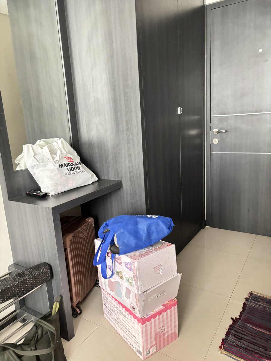surga's tweet photo. jaksel jg cm 2.5 dapurnya ada 2, strategis, cari makan di gang kost banyak https://t.co/12PE4XGmA7