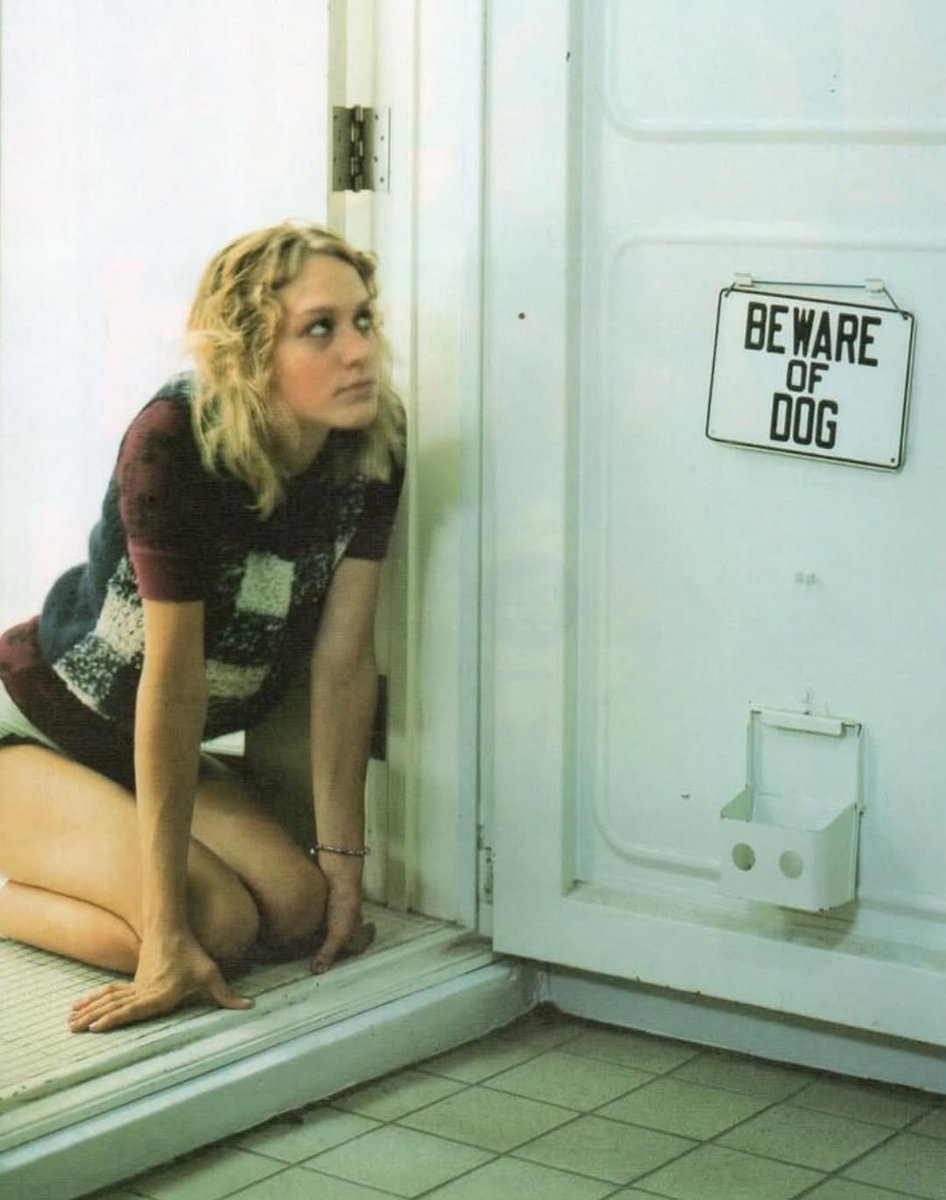 SabrinaMoro9's tweet photo. Monday...☀️
Chloë Sevigny, Cutie Magazine, 1997. https://t.co/VYsbzW0bqw