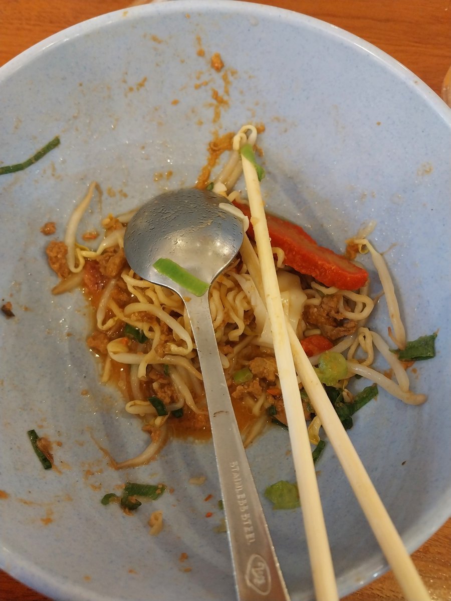Cals99_'s tweet photo. Baru kali ini makan bakmie babi gak habis😓 padahal bakmie babi adalah my fav🥲 https://t.co/QC1rzMA4R4