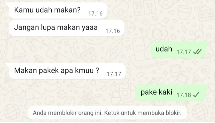keluhkesahkonoh's tweet photo. list kelakuan cowo yang bikin ilfeel pas pdkt 
- minta pap mulu 
- nanya udh makan? pake lauk apa? 
- ngajak vc terus
- Minjem duit berujung tipu ga diganti 
- Spam chat,telfon,vc 
- Menjual cerita sedih 
- Ngeluh ngeluh ngeluh 
- Gapernah mandi, cuci muka,sikat gigi, bau badan
apa lagi girls?

cc:threadalezajwj