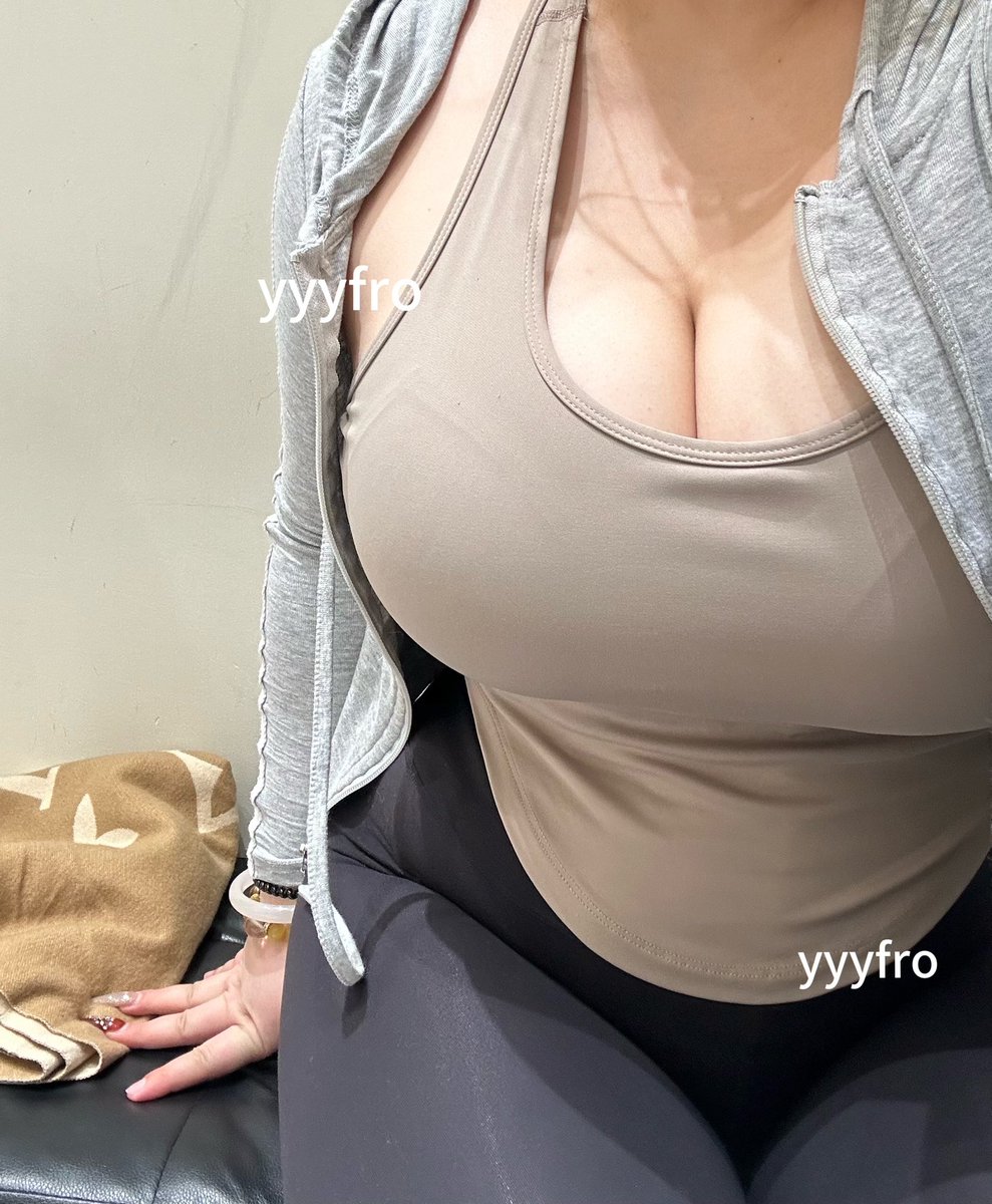 yyyfro's tweet photo. 喜欢bbw为什么还不关注我 #bbw #大胸 #反差 #G杯 https://t.co/ujDRvzhu5L