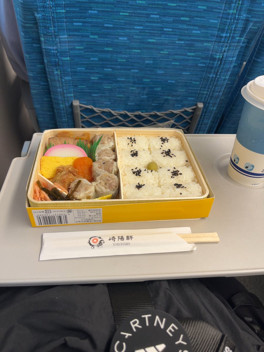 morutopia_jp's tweet photo. 週末は技術の学び直しと見学で千葉に行きました。
帰りのお弁当は崎陽軒で新横浜に着く前に半分食べちゃった🍱 https://t.co/gC8T8Mf9kJ