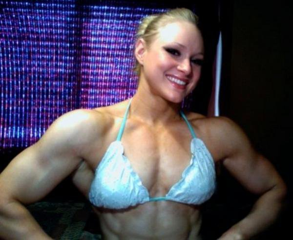 amazonianbeaut3's tweet photo. Taking a selfie with your crappy webcam was a rite of passage in the 2000s-2010s 📸 #LindseyCope https://t.co/vjWhciMaKp
