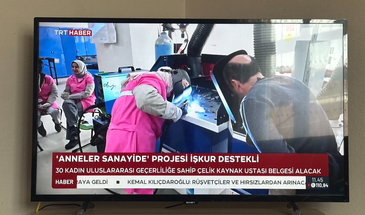 BrieflyHaber's tweet photo. Değerli Takipçilerimiz , Annelerimizin sanayide işi yok❌

Aşağıdaki haber Türk milletinin örf adet ve geleneklerine uygun değildir. https://t.co/zVRehJCnO6