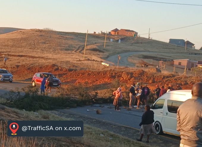 TrafficSA's tweet photo. Eastern Cape - #Protesting Engcobo - Elliot https://t.co/8Jd339qvis