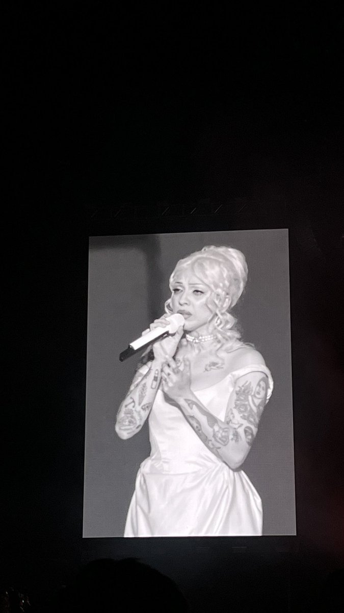 vaalvn_'s tweet photo. Femme Fatale Tour es una experiencia audiovisual maravillosa en todos los aspectos. Gracias @monlaferte por compartirnos ese arte en el escenario, un show tan increíble y por darnos lo mejor de ti. Lloré, reí y bailé, fui muy feliz hoy. 🥹❤️❤️ https://t.co/7OiH8VTiTP