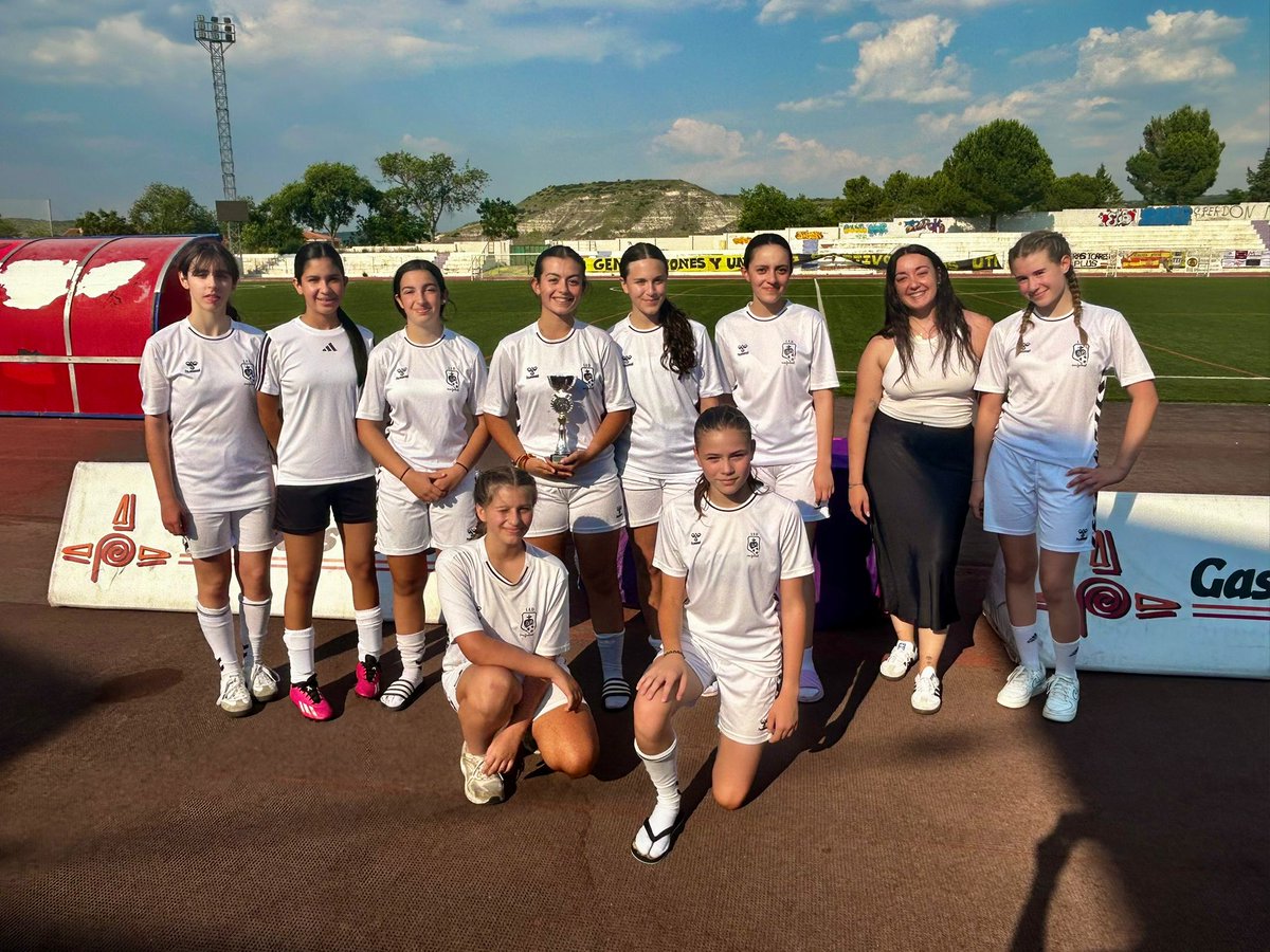 Torres_edf's tweet photo. 📷 XXVIII Memorial Florentino Lucas
🏆CATEGORIA CADETE FEMENINO

CAMPEÓN: Ud.velilla
2°CLASIFICADO: @Torres_edf
3°CLASIFICADO: @SGabrielAlcala
4°CLASIFICADO: @efelolivocosla1 https://t.co/Eg602ahpY1