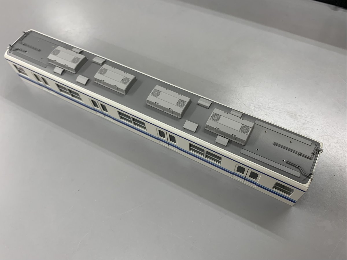 ktm_models's tweet photo. 【東武８０００型】完成品　出荷までもう少し💦
中間車の車体帯の印刷が出来てきました。
先頭車はこれからです。
発売まで今しばらくお待ちください。
#カツミ #鉄道模型 #１６番 #HOゲージ
#東武8000系 #東武鉄道 #真鍮 https://t.co/1edNg58IRL