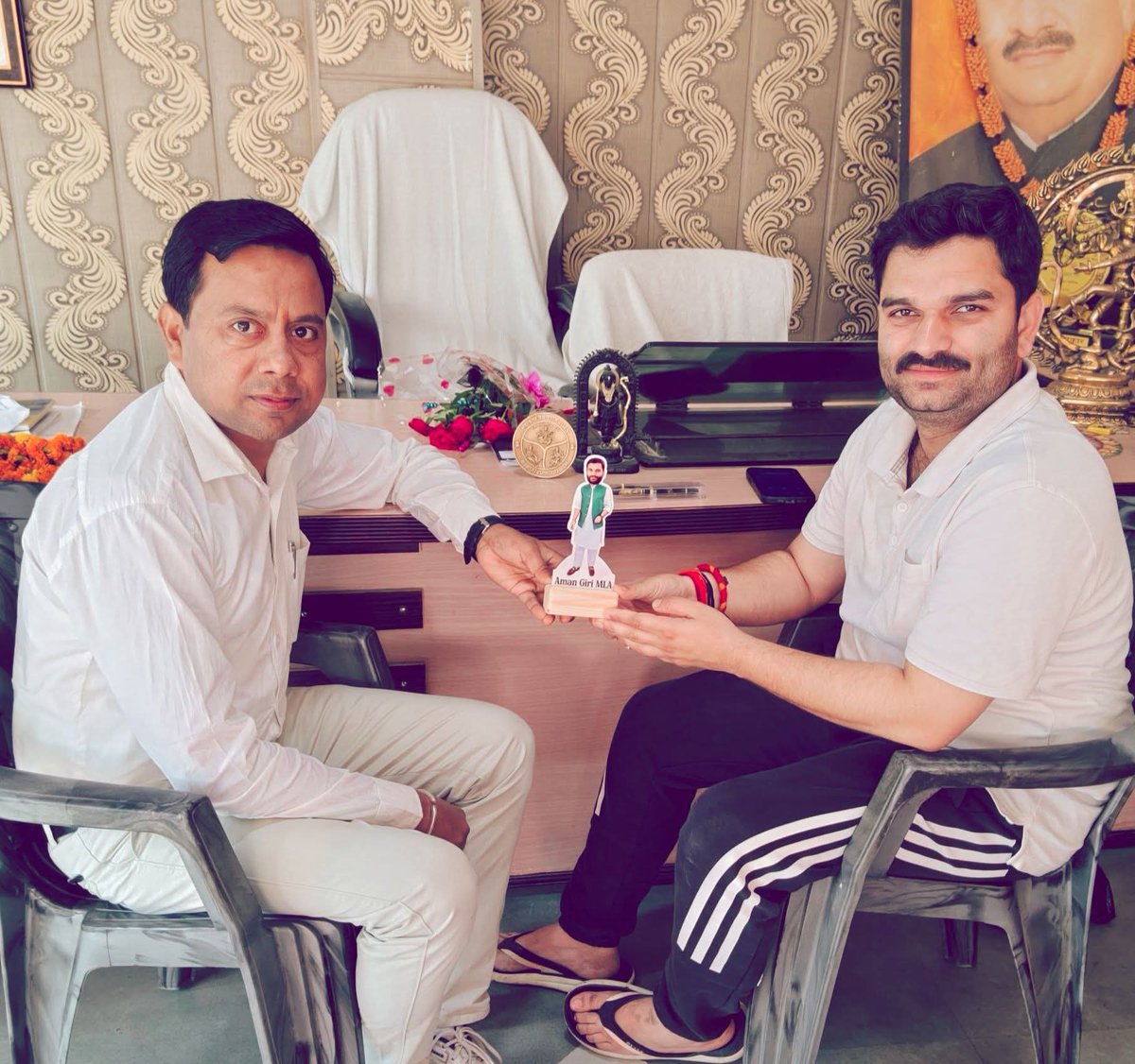 imprasoon7's tweet photo. गोला विधानसभा क्षेत्र से भाजपा के लोकप्रिय विधायक @amanarvindgiri अमन अरविंद गिरी जी, आपको जन्मदिवस की हार्दिक शुभकामनाएं!

भगवान भोलेनाथ आपको उत्तम स्वास्थ्य, दीर्घायु और निरंतर यश प्रदान करें, ऐसी प्रार्थना है।
@highlight https://t.co/FN9XXiQwE0