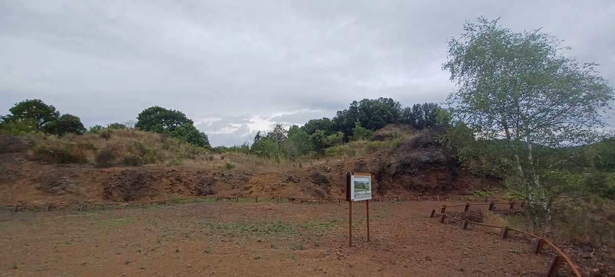 montsevolcanica's tweet photo. 🚨 ÚLTIMES PLACES! Descobreix els volcans del #PNGarrotxa de manera sostenible. 🌋🚌
📅 Diumenge 7/06 | 8:45h 📍 Recepció a les Preses 🥾 Ruta fàcil (4,5h) pel Croscat, la Pomereda i la Fageda amb @ElisendaGuitart.
Ens movem amb el #Rumbus! 🌿Reserva a:👇 https://t.co/UUFA38evLA https://t.co/ShCSpvnyD8
