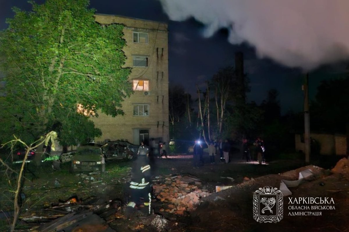 StudMedia's tweet photo. У ніч проти 1 червня росіяни атакували безпілотниками Основ'янський, Слобідський, Київський та Холодногірський райони Харкова.

Внаслідок влучання ворожого БпЛА в Основ'янському районі постраждали четверо жінок. Пошкоджено гаражі, багатоповерхові житлові будинки та автомобілі. https://t.co/TEXlJxxQhl