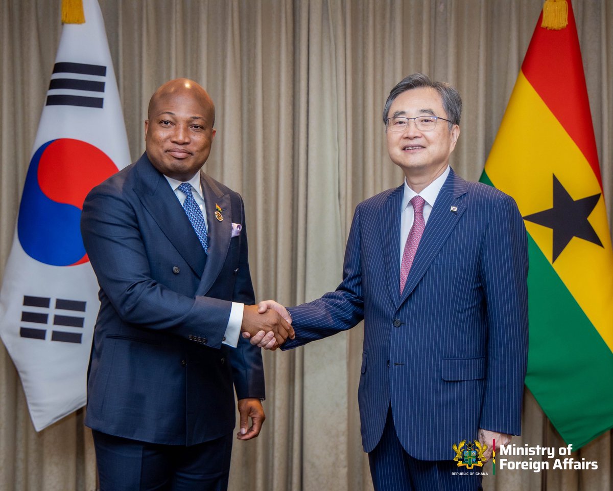 S_OkudzetoAblak's tweet photo. Ghana and South Korea today signed a historic Visa Waiver Agreement for holders of Diplomatic and Service Passports. 

Negotiations will continue to bring on board holders of Ordinary Passports. 

This is the first Visa Waiver Agreement by our two nations in almost 50 years of formal bilateral relations.

South Korean Foreign Minister, H. E. Cho Hyun and I signed the agreement in the margins of the ongoing Africa-Korea Foreign Ministers Meeting. 

I am delighted we are delivering on key priorities following the working visit of President Mahama to South Korea in March this year.

For God and Country 🇬🇭 🙏🏾