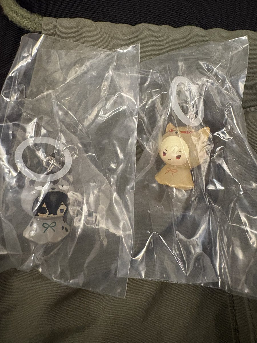 sotano2002's tweet photo. 僕のヒーローアカデミア ヒロアカ めじるしアクセサリー アニマルver ガチャ
めじるしチャーム 目印

【譲】 爆豪勝己 相澤消太
【求】 轟焦凍 (同種)

📮𓈒𓂂𓏸郵送交換希望
出先のためIDなしの写真で失礼いたします。
帰宅次第ID付きのお写真をお送りいたします。 https://t.co/PNlM3qd72r
