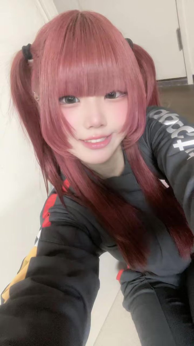 7Nuuuuu's tweet photo. バ先で1人浮いてる女です。
 #自撮り界隈 https://t.co/Y0NWoaYJze