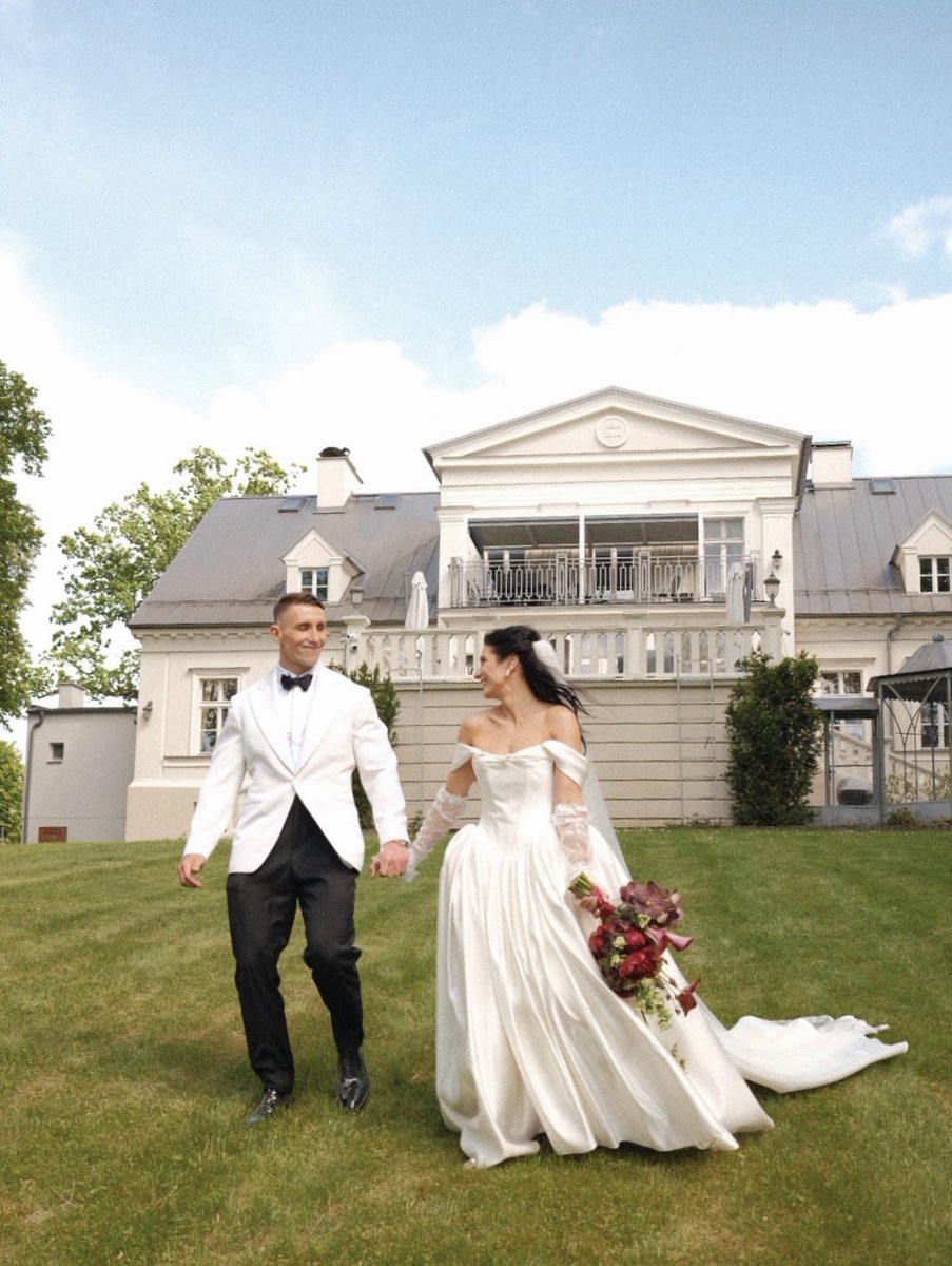 thepolandnews_'s tweet photo. 💍 | Owca WK i Kaja Soboń wzięli ślub. https://t.co/esFCPyGGlE