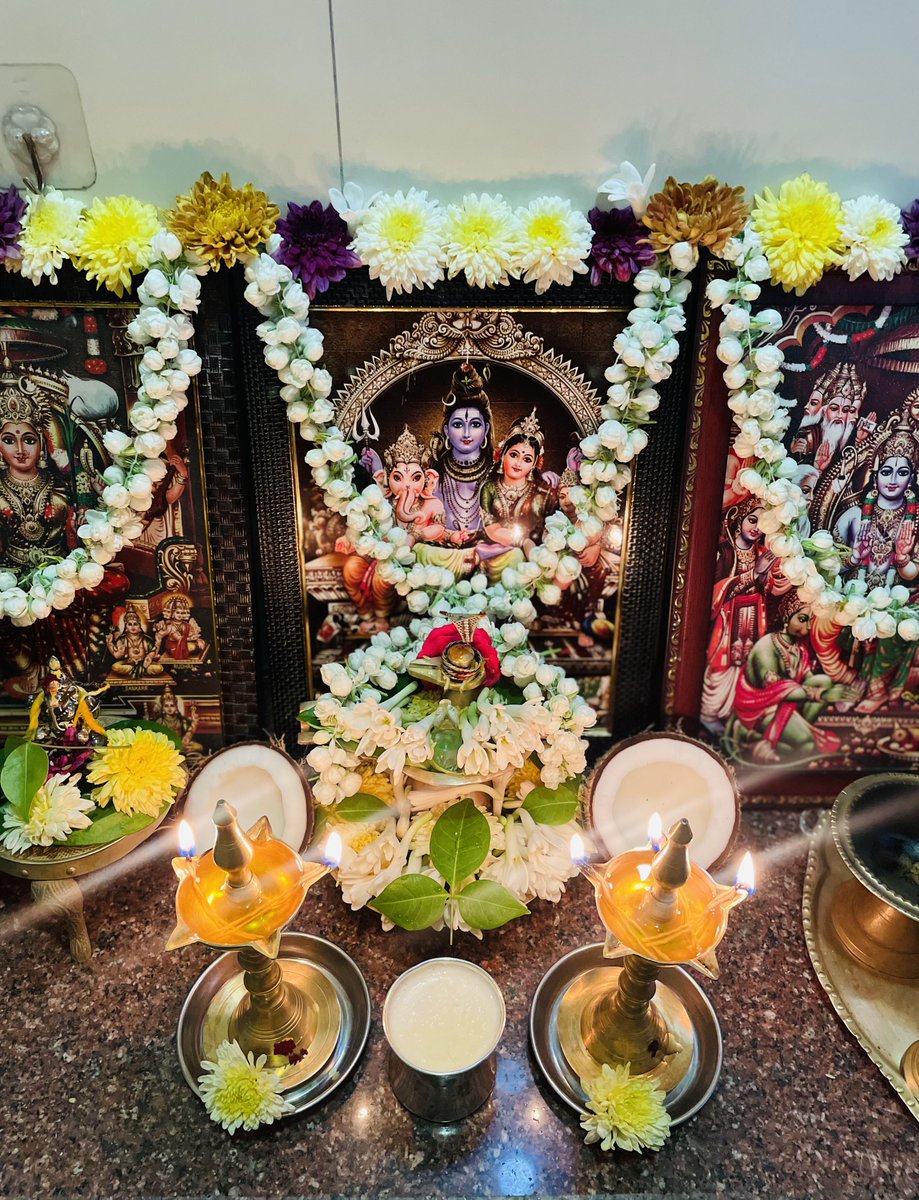 rambabu_allu's tweet photo. 🌷#Ome #Sri #Shiva ya Namaha 🌸#Shivoham 🌼#JayaJaya #Shankar 🌺#HaraHara #Mahadev 🙏 https://t.co/0VQ8lIVo5V