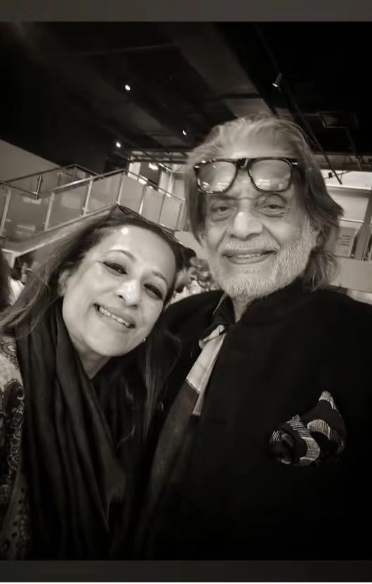 shabbysahi's tweet photo. When you get a chance to chat to the director of one of your favourite Bollywood films . #UmraoJaan 
Yes it may be 45 years old but it’s an absolute classic .
Not the remake but the original version with Rekha , Farooq Shaikh &amp; Naseeruddin Shah .
#MuzaffarAli  #ClassicBollywood https://t.co/4VDvmOtZTM