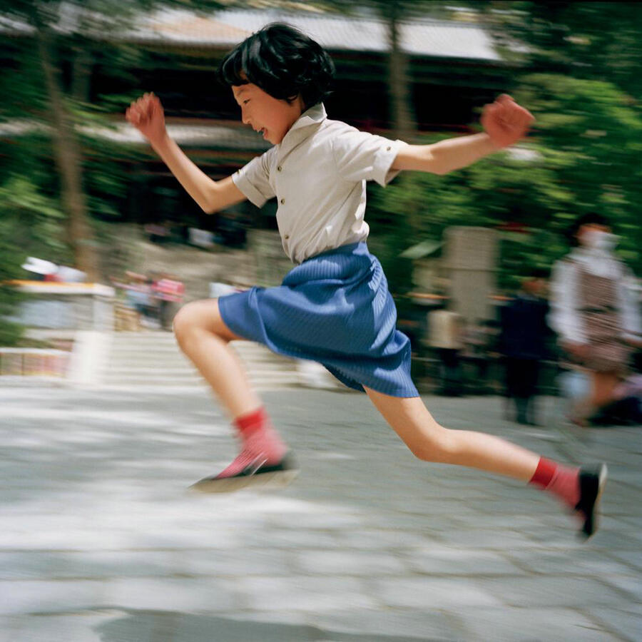 SceneryCHN's tweet photo. Today is International Children’s Day.

I love the series by a Japanese photographer, who captured everyday moments of children across China in the 1980s, later published as the photo book 你好小朋友.

Decades pass. Childhood remains recognizable. https://t.co/5iI7Shp9K7