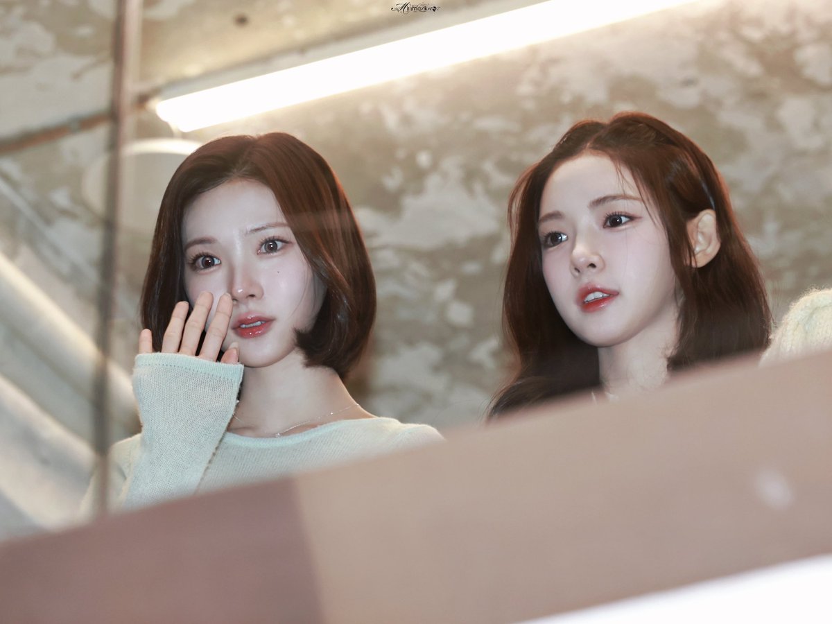 Minmozka's tweet photo. 251120 #닺람
🤍🩶

#Hearts2Hearts #하츠투하츠 
#JIWOO #지우 #최지우
#YUHA #유하 https://t.co/Ohbar3sXrR