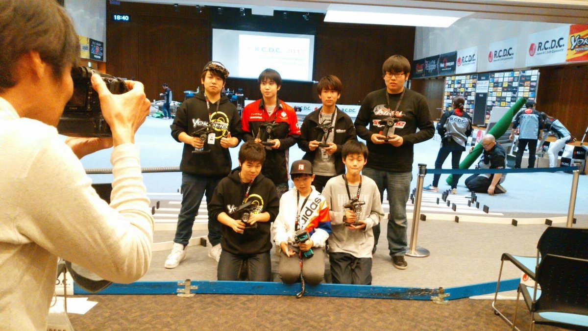 D1LIGHTS's tweet photo. チーム宮精密として、YouTube「みやせいみつch」でも活動中。母校の学生メカニックも手伝いに来る若さ溢れるチームです。ピットではいつでも神対応の笑顔で迎えてくれます。皆様、伊藤充輝選手への熱い応援をよろしくお願いします。 https://t.co/gme5ITtEeG