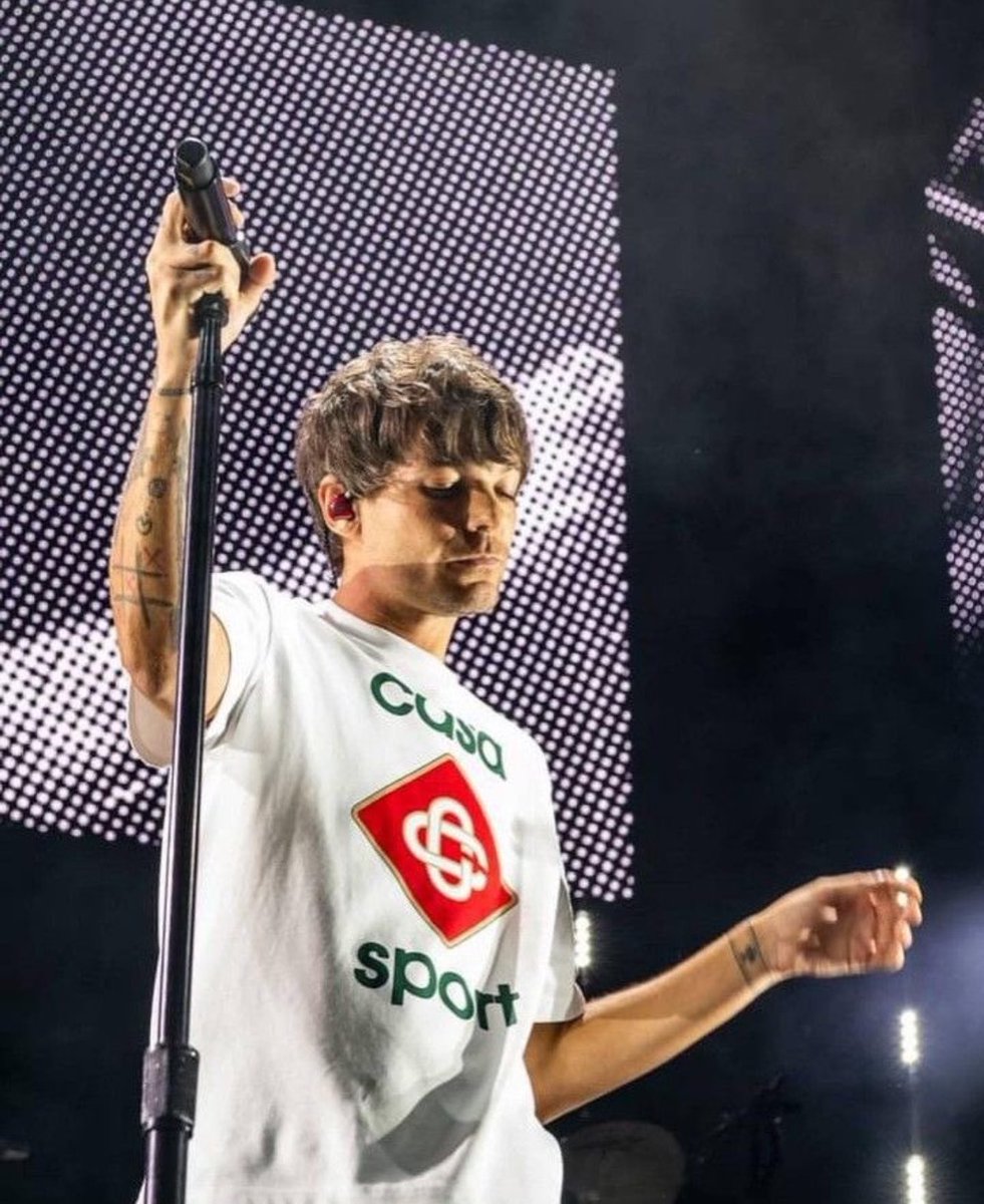 sugarllouis's tweet photo. Happy pride month to this diva https://t.co/tPOnZRZ1VE