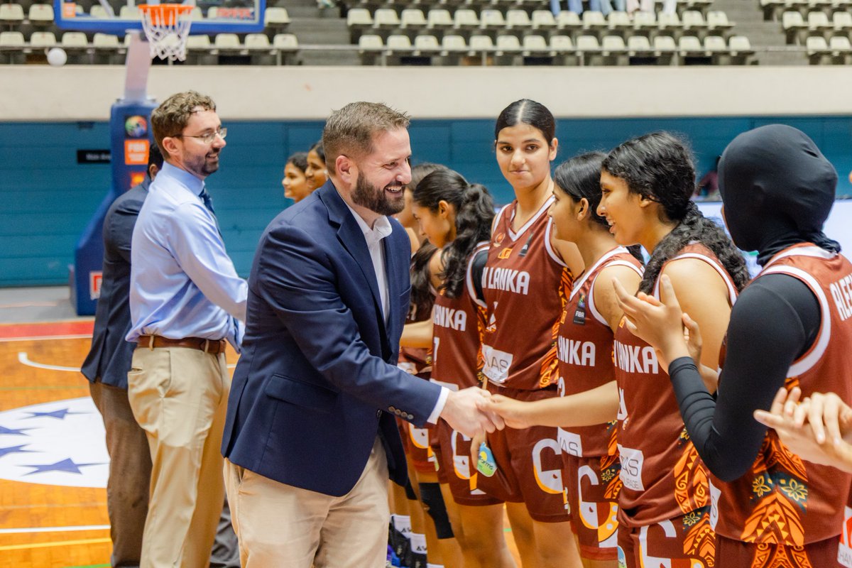 USEmbSL's tweet photo. 🏀 From tip-off to the final buzzer, the FIBA U18 Asia Cup – South Asian Qualifiers showcased the power of basketball to unite young athletes across borders through teamwork, leadership, and competition.

As part of #Freedom250, we’re proud to support an American-born sport that continues to build connections, inspire the next generation, and strengthen regional partnerships across South Asia. 🇺🇸🇱🇰

🏀 ආරම්භක ඉඟියේ සිට අවසාන ඝෝෂාව දක්වා, FIBA U18 ආසියානු කුසලාන – දකුණු ආසියානු සුදුසුකම් ලැබීමේ තරඟාවලිය කණ්ඩායම් හැඟීම, නායකත්වය සහ තරඟකාරිත්වය තුළින් දේශසීමා හරහා තරුණ ක්‍රීඩක ක්‍රීඩිකාවන් එක්සත් කිරීමට පැසිපන්දු ක්‍රීඩාව සතු ශක්තිය විදහා දැක්වීය.

#Freedom250 සැමරුමේ කොටසක් ලෙස, දකුණු ආසියාව පුරා සම්බන්ධතා ගොඩනඟමින්, ඊළඟ පරම්පරාවට ආශ්වාදයක් ලබා දෙමින් සහ කලාපීය හවුල්කාරිත්වයන් ශක්තිමත් කරමින් සිටින ඇමරිකාවේ උපත ලැබූ මෙම ක්‍රීඩාවට සහාය දැක්වීම පිළිබඳව අපි ආඩම්බර වෙමු. 🇺🇸🇱🇰

🏀 ஆரம்பம் தொடக்கம் இறுதி விசில் வரை FIBA U18 ஆசியக்கிண்ண – தெற்காசிய தகுதிச் சுற்றுப் போட்டிகளானது, குழுப்பணி, தலைமைத்துவம் மற்றும் போட்டித்தன்மையின் மூலம் இளம் விளையாட்டு வீரர்களை எல்லைகளைக் கடந்து ஒன்றிணைக்கும் கூடைப்பந்தாட்டத்தின் சக்தியை வெளிப்படுத்தின.

#Freedom250 இன் ஒரு அங்கமாக, தொடர்புகளை உருவாக்கவும், அடுத்த தலைமுறையை ஊக்குவிக்கவும் மற்றும் தெற்காசியா முழுவதும் பிராந்திய கூட்டாண்மைகளை வலுப்படுத்தவும் தொடர்ச்சியாக செயற்பட்டு வரும் அமெரிக்கவில் தோற்றம் பெற்ற விளையாட்டொன்றை ஆதரிப்பதில் நாம் பெருமிதம் கொள்கிறோம். 🇺🇸🇱🇰