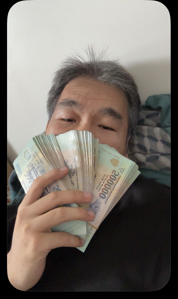 namvi204's tweet photo. Đang nghĩ mua quà gì cho các bé 1/6 này đây. Bé nào muốn nhận quà nhở https://t.co/XnwtCJFgJh
