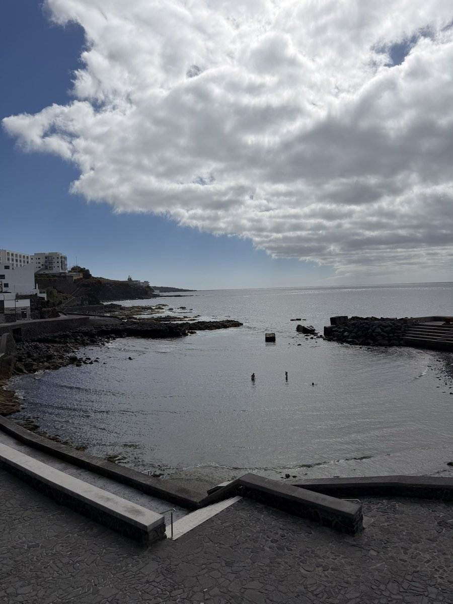 LhadiH's tweet photo. Aid in Tenerife https://t.co/ilfJhdvAY3